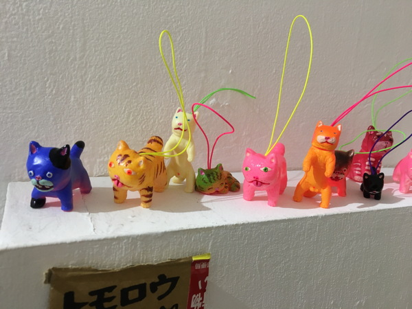 東京都内で3年ぶりに開催されたフィギュアイラストレーター・デハラユキノリ氏の個展「THE HOMELESS」をレポート!